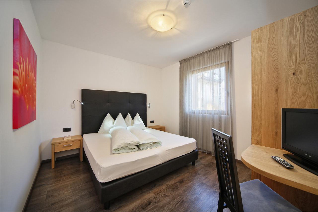 Appartement-Hotel Beatenhof Tirolo Exteriör bild